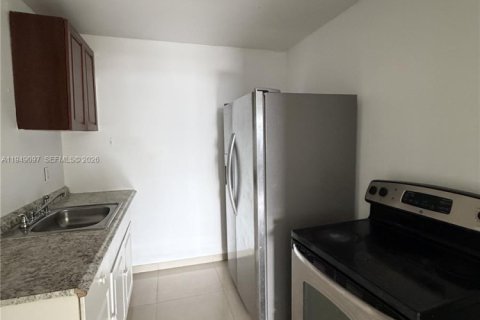 Снять в аренду кондоминиум в Халландейл-Бич, Флорида 2 спальни, 92.9м2, № 2004877 - фото 7