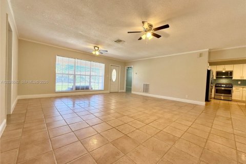 House in Dania Beach, Florida 3 bedrooms, 162.3 sq.m. № 2083986 - photo 14
