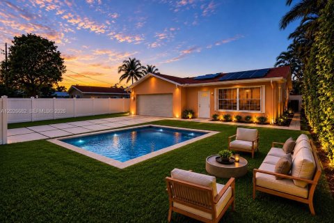 House in Dania Beach, Florida 3 bedrooms, 162.3 sq.m. № 2083986 - photo 5