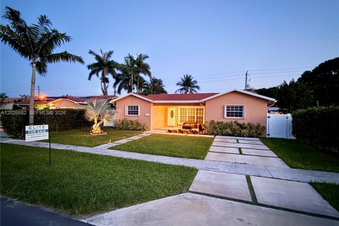 House in Dania Beach, Florida 3 bedrooms, 162.3 sq.m. № 2083986 - photo 2