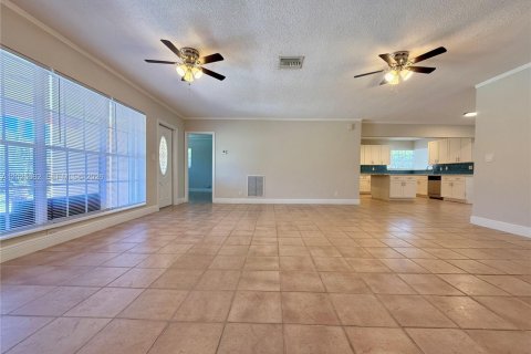 House in Dania Beach, Florida 3 bedrooms, 162.3 sq.m. № 2083986 - photo 12