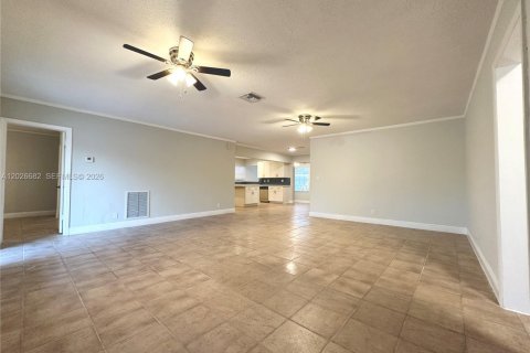 House in Dania Beach, Florida 3 bedrooms, 162.3 sq.m. № 2083986 - photo 10
