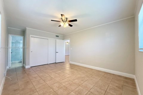 House in Dania Beach, Florida 3 bedrooms, 162.3 sq.m. № 2083986 - photo 28