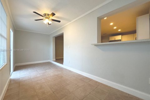 House in Dania Beach, Florida 3 bedrooms, 162.3 sq.m. № 2083986 - photo 25
