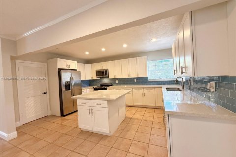 House in Dania Beach, Florida 3 bedrooms, 162.3 sq.m. № 2083986 - photo 20