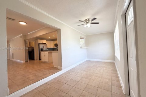House in Dania Beach, Florida 3 bedrooms, 162.3 sq.m. № 2083986 - photo 23