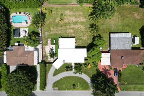 House in Miami, Florida 4 bedrooms, 179.21 sq.m. № 1727953 - photo 30