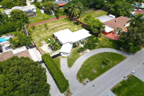 House in Miami, Florida 4 bedrooms, 179.21 sq.m. № 1727953 - photo 29