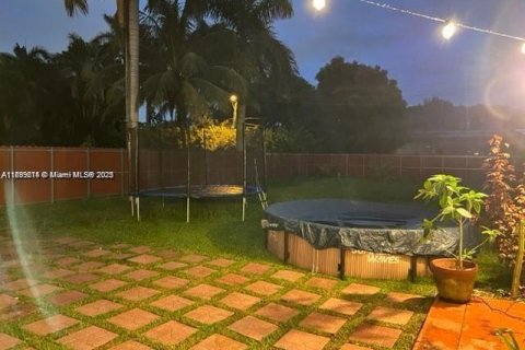 House in Miami, Florida 4 bedrooms, 179.21 sq.m. № 1727953 - photo 16