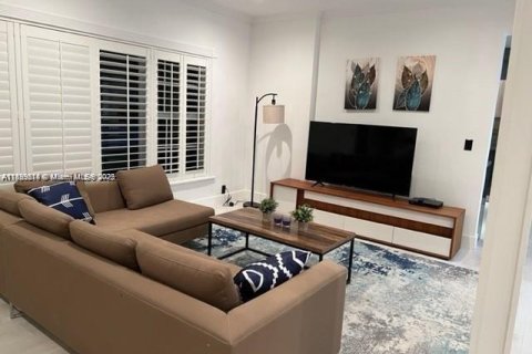 House in Miami, Florida 4 bedrooms, 179.21 sq.m. № 1727953 - photo 13