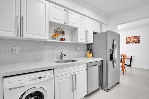 Condominio en alquiler en Hollywood, Florida, 1 dormitorio, 69.21 m2 № 2020856 - foto 5