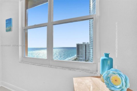 Condominio en alquiler en Hollywood, Florida, 1 dormitorio, 69.21 m2 № 2020856 - foto 16