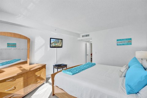 Condominio en alquiler en Hollywood, Florida, 1 dormitorio, 69.21 m2 № 2020856 - foto 17