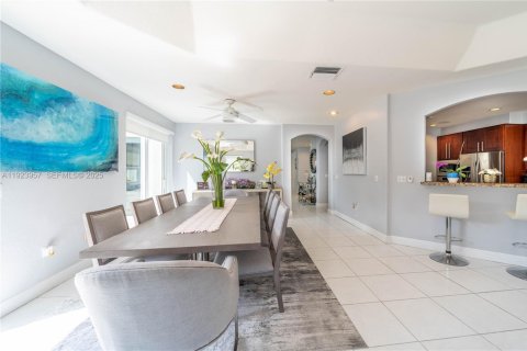 Casa en venta en Hollywood, Florida, 5 dormitorios, 267.74 m2 № 1982343 - foto 23