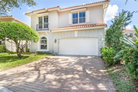 Casa en venta en Hollywood, Florida, 5 dormitorios, 267.74 m2 № 1982343 - foto 1
