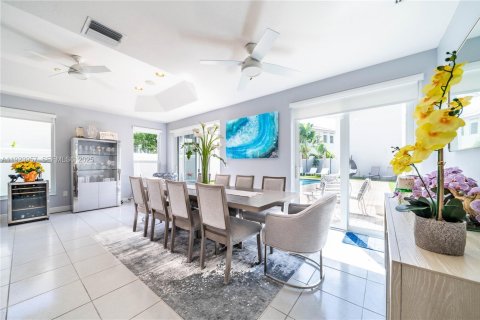 Casa en venta en Hollywood, Florida, 5 dormitorios, 267.74 m2 № 1982343 - foto 22