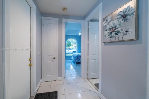 Casa en venta en Hollywood, Florida, 5 dormitorios, 267.74 m2 № 1982343 - foto 17