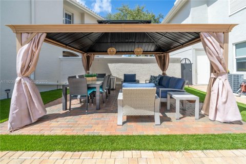 Casa en venta en Hollywood, Florida, 5 dormitorios, 267.74 m2 № 1982343 - foto 26