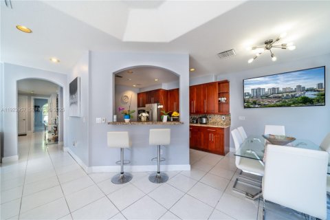 Casa en venta en Hollywood, Florida, 5 dormitorios, 267.74 m2 № 1982343 - foto 10