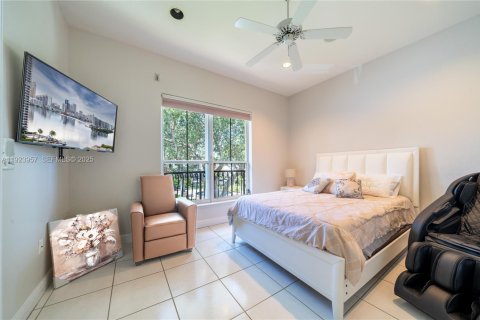 Casa en venta en Hollywood, Florida, 5 dormitorios, 267.74 m2 № 1982343 - foto 30