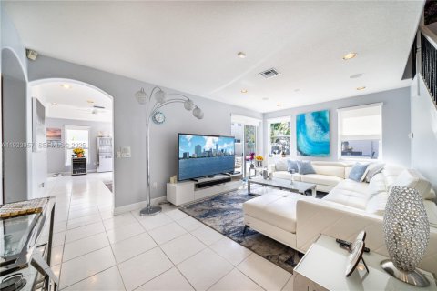 Casa en venta en Hollywood, Florida, 5 dormitorios, 267.74 m2 № 1982343 - foto 14