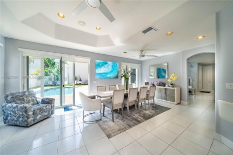 Casa en venta en Hollywood, Florida, 5 dormitorios, 267.74 m2 № 1982343 - foto 21