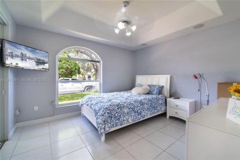 Casa en venta en Hollywood, Florida, 5 dormitorios, 267.74 m2 № 1982343 - foto 19