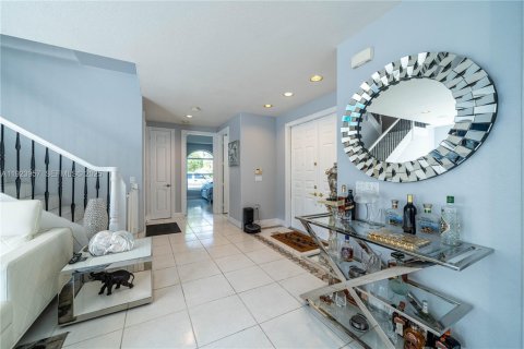 Casa en venta en Hollywood, Florida, 5 dormitorios, 267.74 m2 № 1982343 - foto 16
