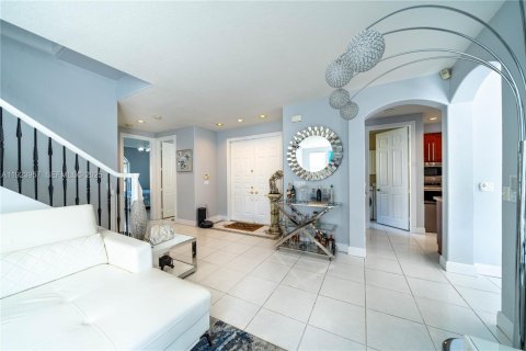 Casa en venta en Hollywood, Florida, 5 dormitorios, 267.74 m2 № 1982343 - foto 15
