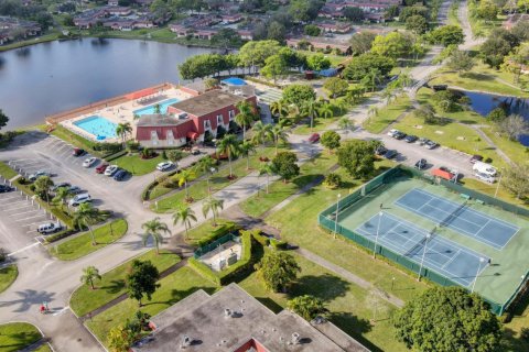 Casa en alquiler en Lake Worth, Florida, 2 dormitorios, 95.6 m2 № 1160347 - foto 1