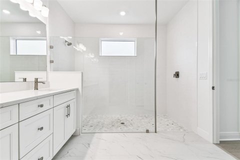 House in Sarasota, Florida 4 bedrooms, 264.86 sq.m. № 2391005 - photo 28