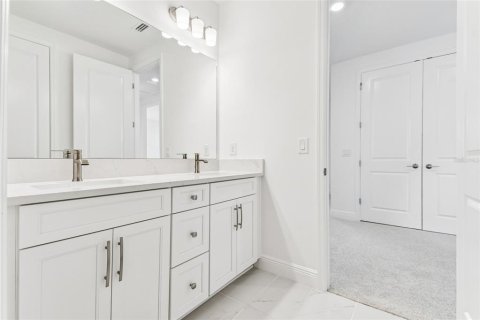 House in Sarasota, Florida 4 bedrooms, 264.86 sq.m. № 2391005 - photo 24