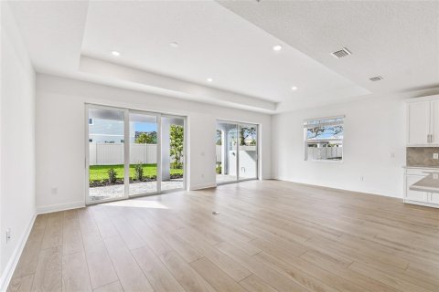 House in Sarasota, Florida 4 bedrooms, 264.86 sq.m. № 2391005 - photo 12