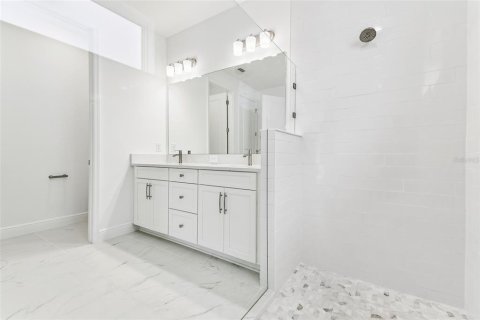 House in Sarasota, Florida 4 bedrooms, 264.86 sq.m. № 2391005 - photo 27