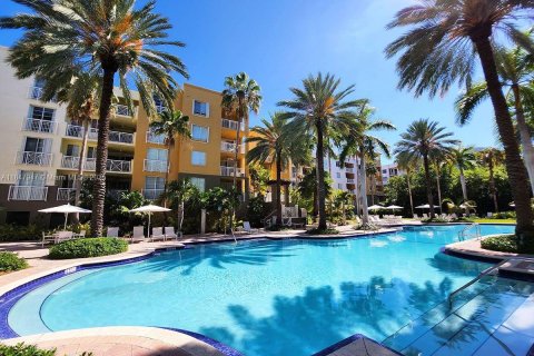 Condo in Miami Beach, Florida, 3 bedrooms  № 1889506 - photo 1