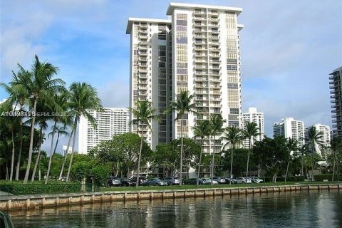 Кондоминиум с 2 спальнями в Авентура, Флорида № 2056346