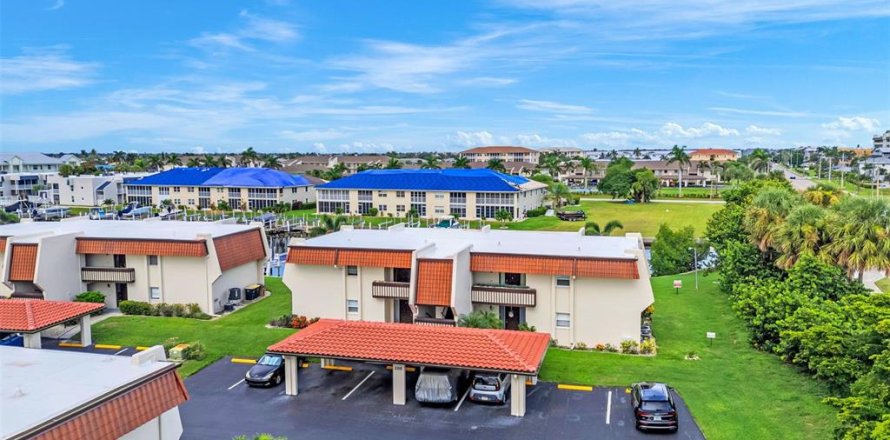 Condominio en Punta Gorda, Florida, 2 dormitorios № 1912556