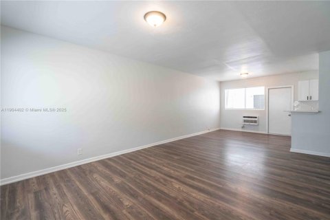 Appartement à louer à Miami Beach, Floride: 1 chambre, 91.97 m2 № 1955378 - photo 4