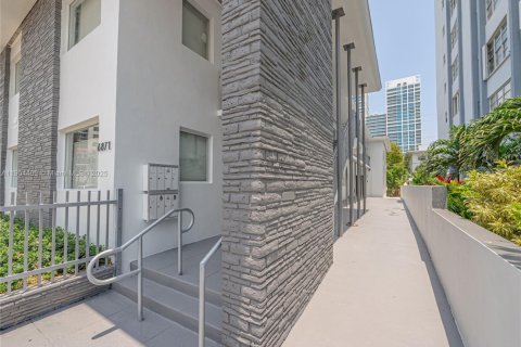 Appartement à louer à Miami Beach, Floride: 1 chambre, 91.97 m2 № 1955378 - photo 2