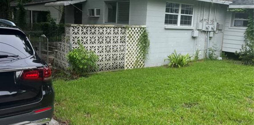 Propiedad comercial en New Port Richey, Florida 2 dormitorios, 95.41 m2 № 1751217