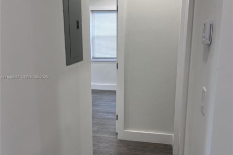 House in Fort Lauderdale, Florida 2 bedrooms, 74.32 sq.m. № 2002504 - photo 11