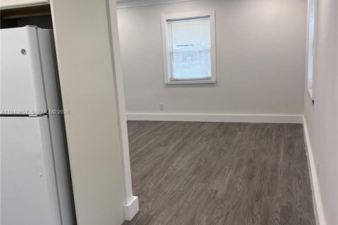 House in Fort Lauderdale, Florida 2 bedrooms, 74.32 sq.m. № 2002504 - photo 9