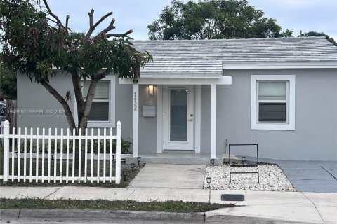 House in Fort Lauderdale, Florida 2 bedrooms, 74.32 sq.m. № 2002504 - photo 3