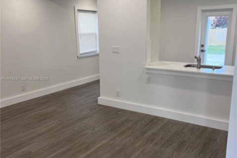 House in Fort Lauderdale, Florida 2 bedrooms, 74.32 sq.m. № 2002504 - photo 6