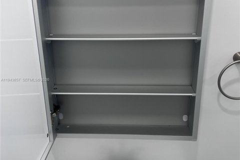 House in Fort Lauderdale, Florida 2 bedrooms, 74.32 sq.m. № 2002504 - photo 22