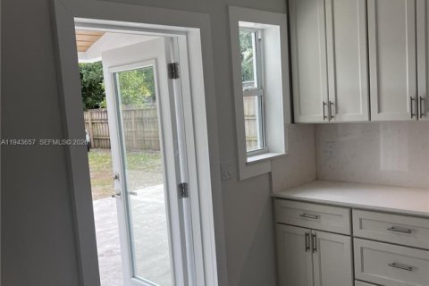 House in Fort Lauderdale, Florida 2 bedrooms, 74.32 sq.m. № 2002504 - photo 24