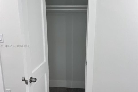 House in Fort Lauderdale, Florida 2 bedrooms, 74.32 sq.m. № 2002504 - photo 16