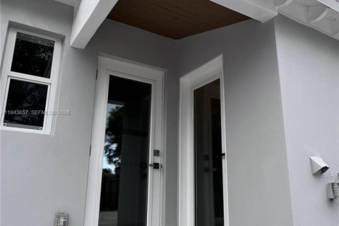 House in Fort Lauderdale, Florida 2 bedrooms, 74.32 sq.m. № 2002504 - photo 27