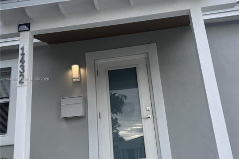 House in Fort Lauderdale, Florida 2 bedrooms, 74.32 sq.m. № 2002504 - photo 2