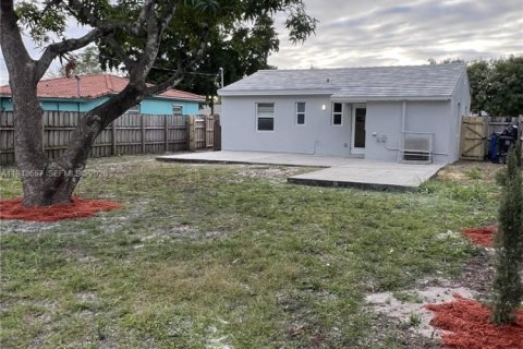 House in Fort Lauderdale, Florida 2 bedrooms, 74.32 sq.m. № 2002504 - photo 29